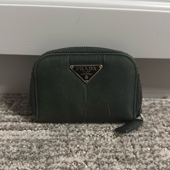 Aunthetic Prada zip around coin purse - Picture 1 of 5